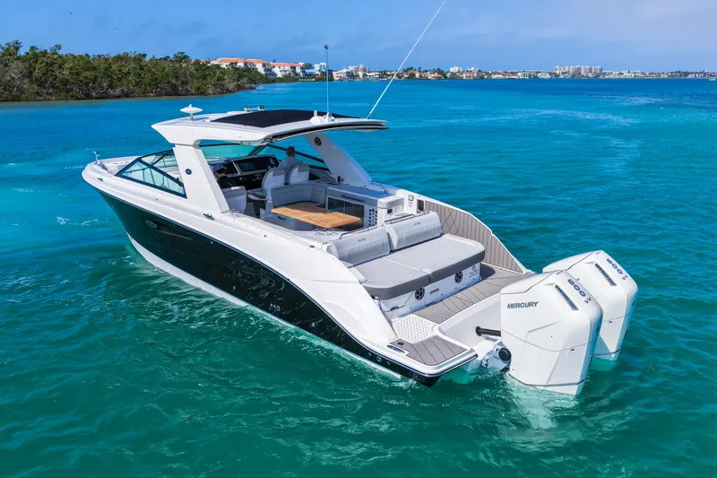 Slide: The Image of Sea Ray SLX 400 Outboard 2026 - 71