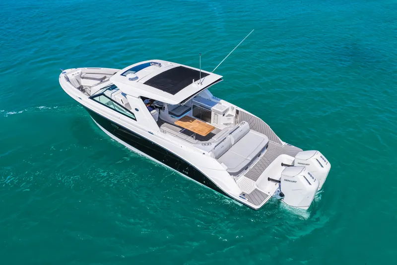 Slide: The Image of Sea Ray SLX 400 Outboard 2026 - 72