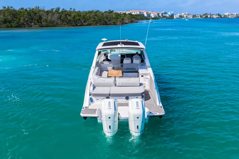 Slide: The Image of Sea Ray SLX 400 Outboard 2026 - 73