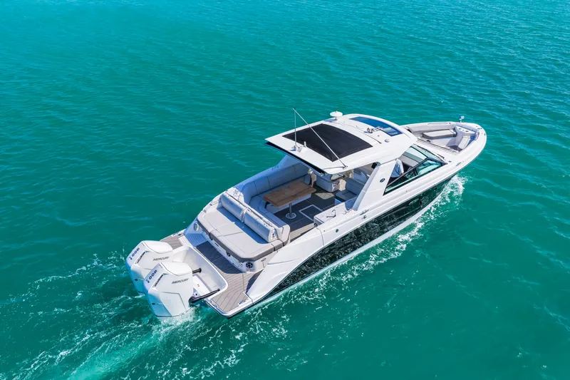 Slide: The Image of Sea Ray SLX 400 Outboard 2026 - 75