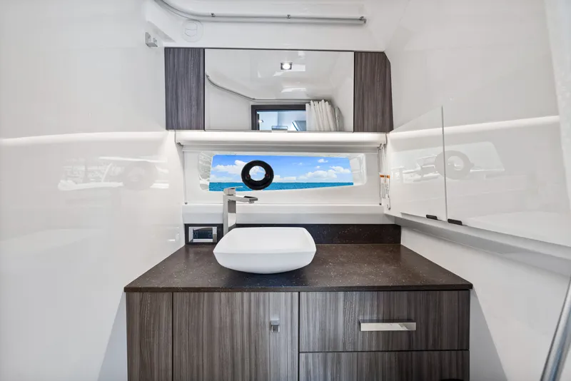 Slide: The Image of Sea Ray SLX 400 Outboard 2026 - 76
