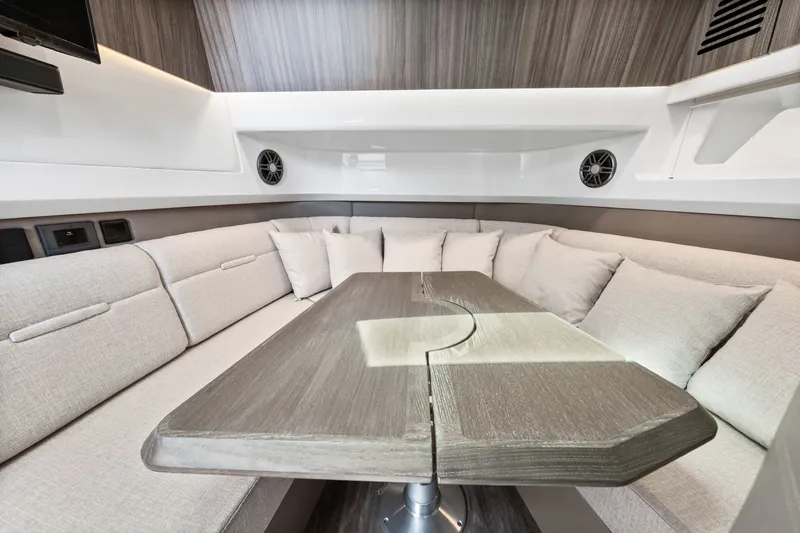 Slide: The Image of Sea Ray SLX 400 Outboard 2026 - 78