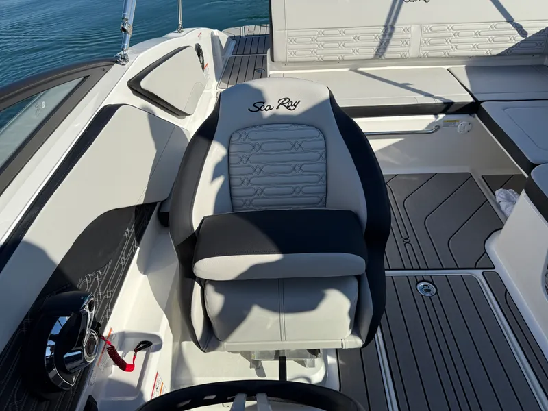 Slide: The Image of Sea Ray SPX 210 Outboard 2026 - 10