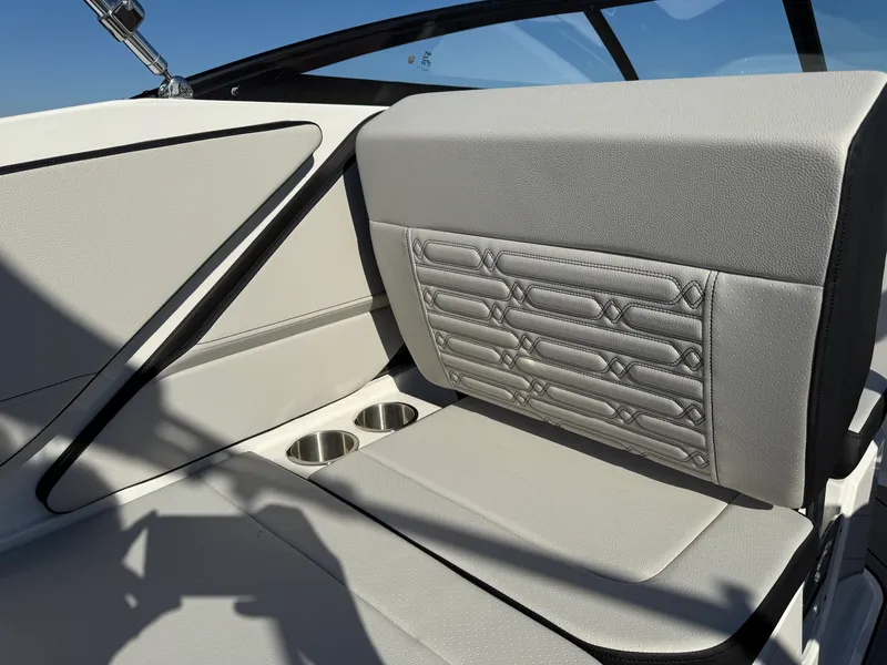 Slide: The Image of Sea Ray SPX 210 Outboard 2026 - 14