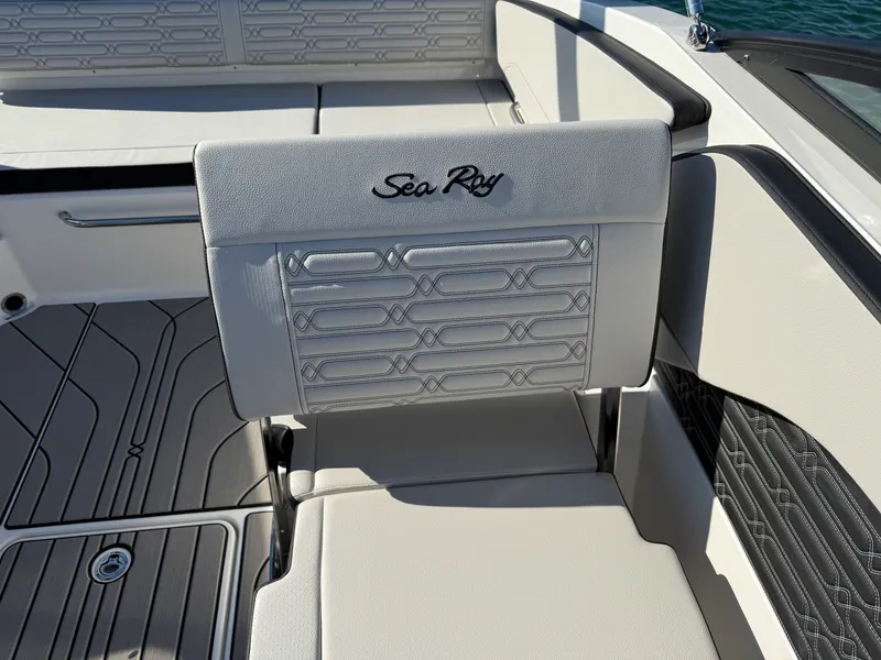 Slide: The Image of Sea Ray SPX 210 Outboard 2026 - 15