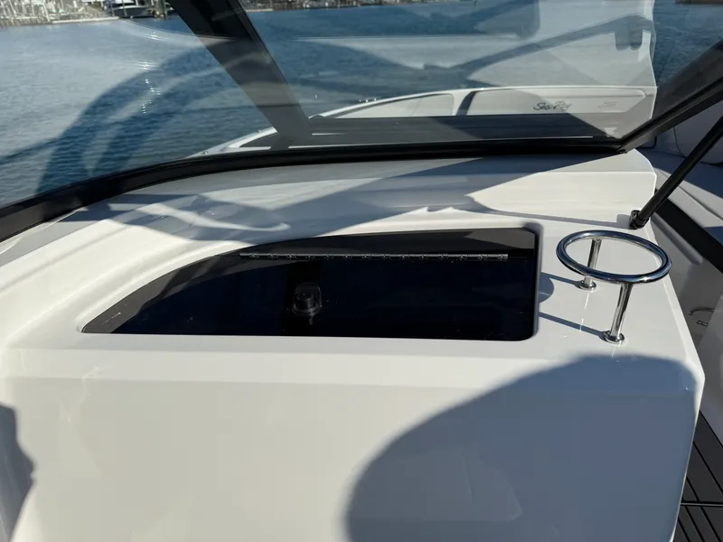 Slide: The Image of Sea Ray SPX 210 Outboard 2026 - 19