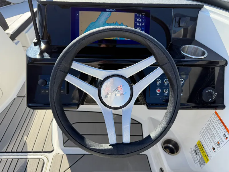 Slide: The Image of Sea Ray SPX 210 Outboard 2026 - 22