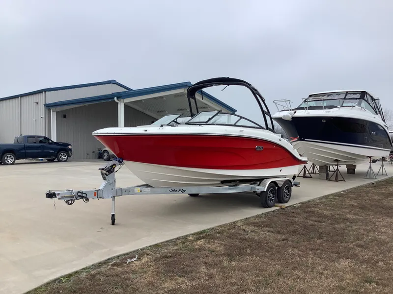 The Image of Sea Ray SPX 210 Outboard 2026 - 0