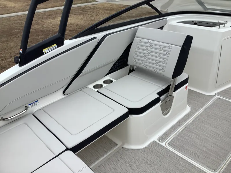 Slide: The Image of Sea Ray SPX 210 Outboard 2026 - 10