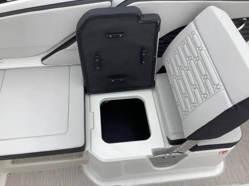 Slide: The Image of Sea Ray SPX 210 Outboard 2026 - 11