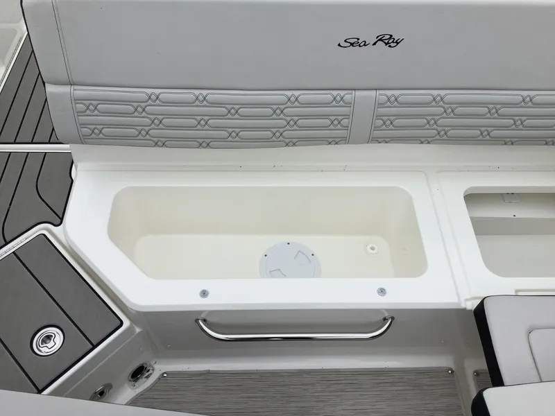 Slide: The Image of Sea Ray SPX 210 Outboard 2026 - 13