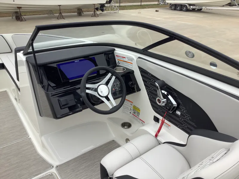 Slide: The Image of Sea Ray SPX 210 Outboard 2026 - 15