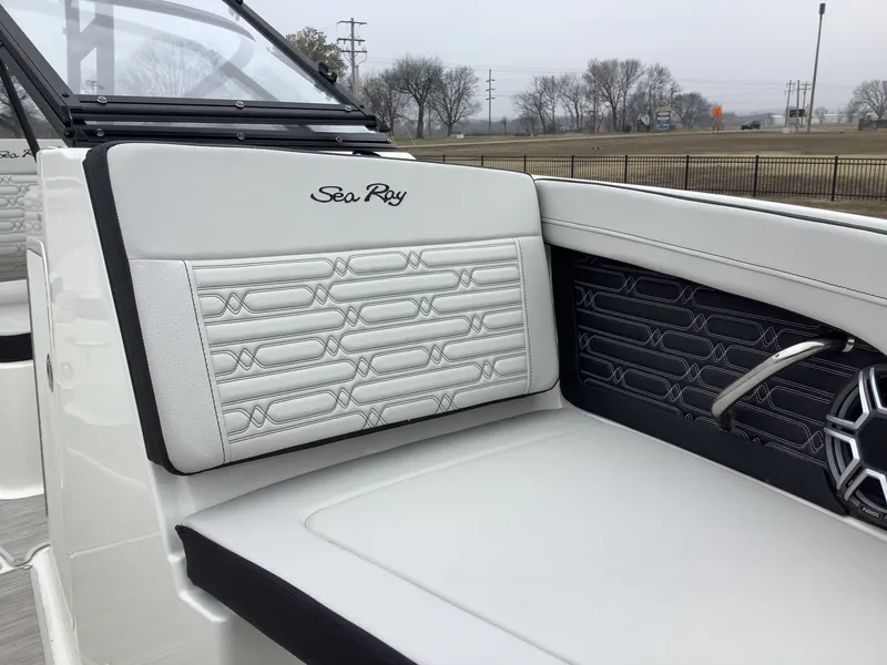 Slide: The Image of Sea Ray SPX 210 Outboard 2026 - 19