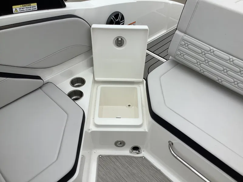 Slide: The Image of Sea Ray SPX 210 Outboard 2026 - 7