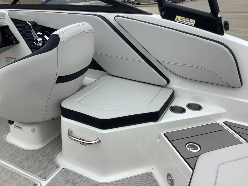 Slide: The Image of Sea Ray SPX 210 Outboard 2026 - 8