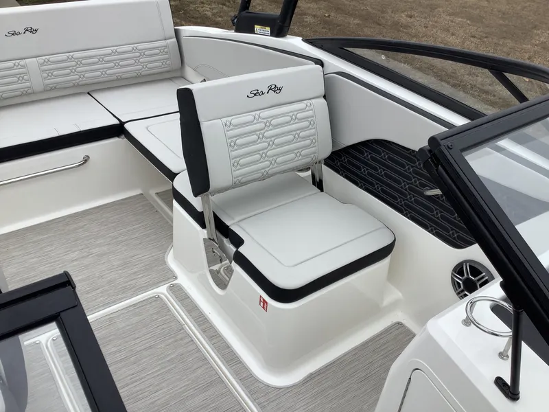 Slide: The Image of Sea Ray SPX 210 Outboard 2026 - 9