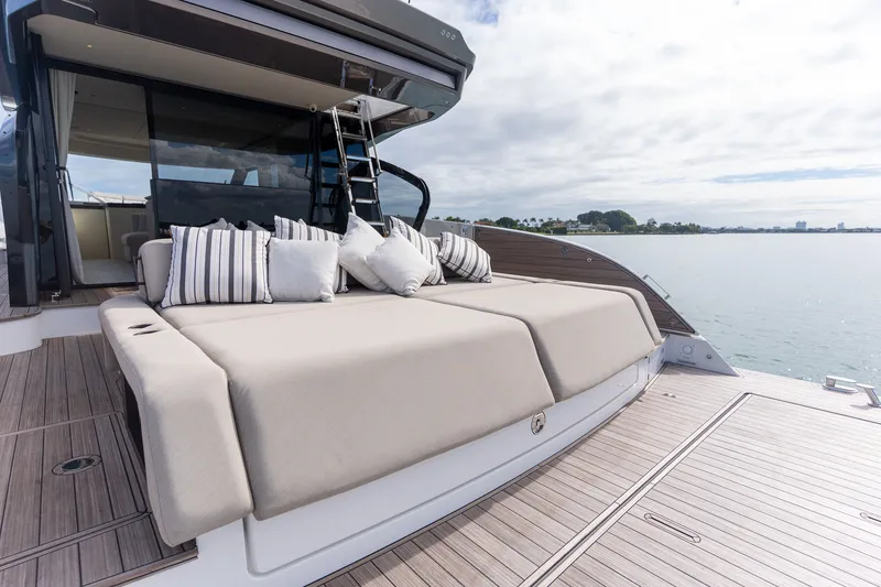 Slide: The Image of Azimut Seadeck 6 2026 - 23