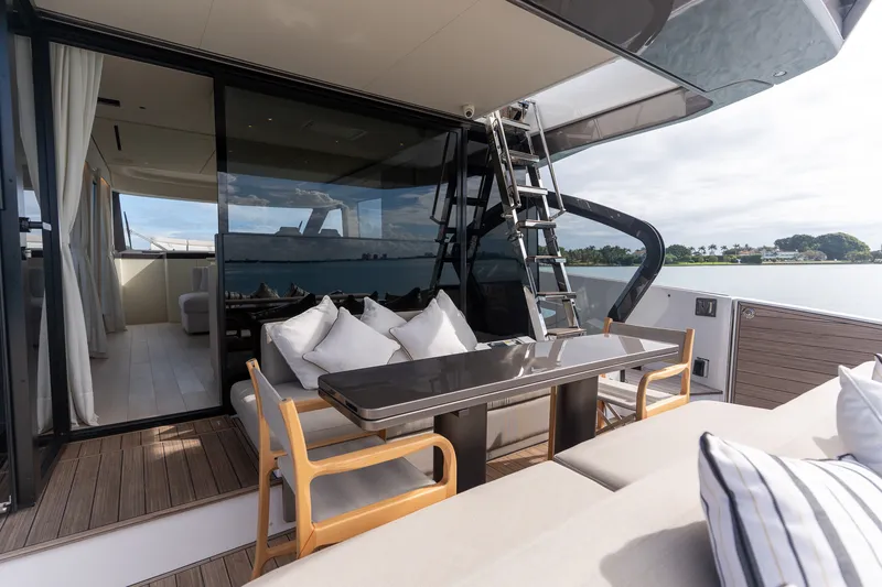 Slide: The Image of Azimut Seadeck 6 2026 - 24