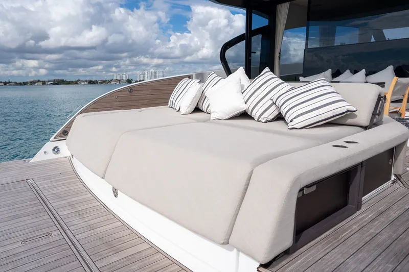 Slide: The Image of Azimut Seadeck 6 2026 - 25