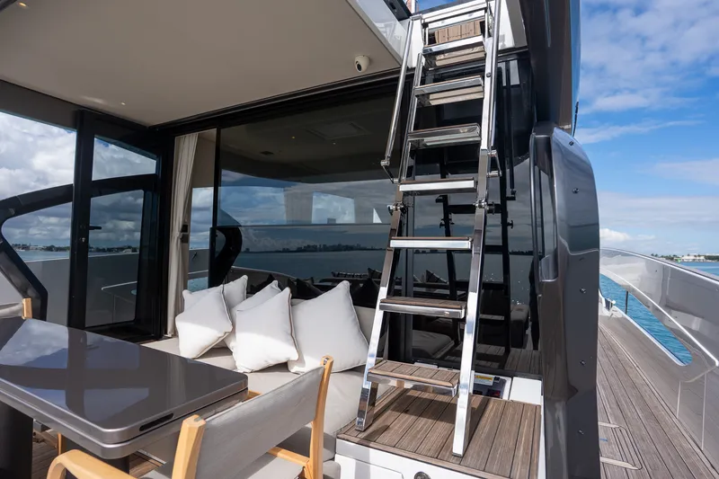 Slide: The Image of Azimut Seadeck 6 2026 - 27