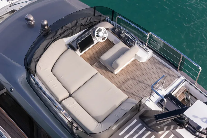 Slide: The Image of Azimut Seadeck 6 2026 - 5