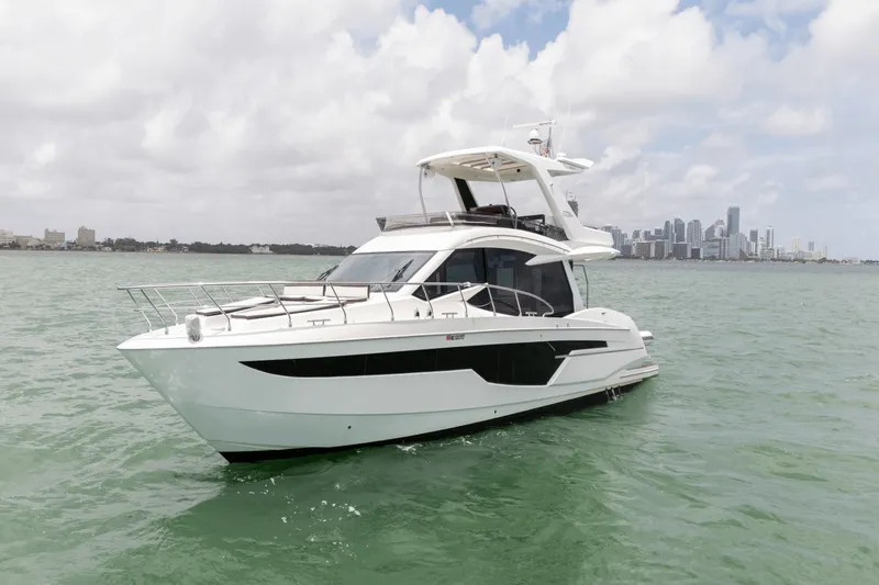 Slide: The Image of Galeon 500 Fly 2020 - 10