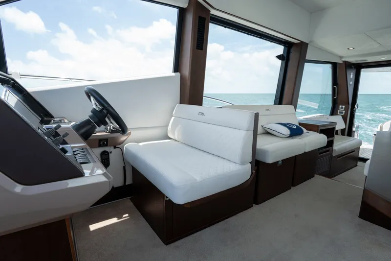 Slide: The Image of Galeon 500 Fly 2020 - 16