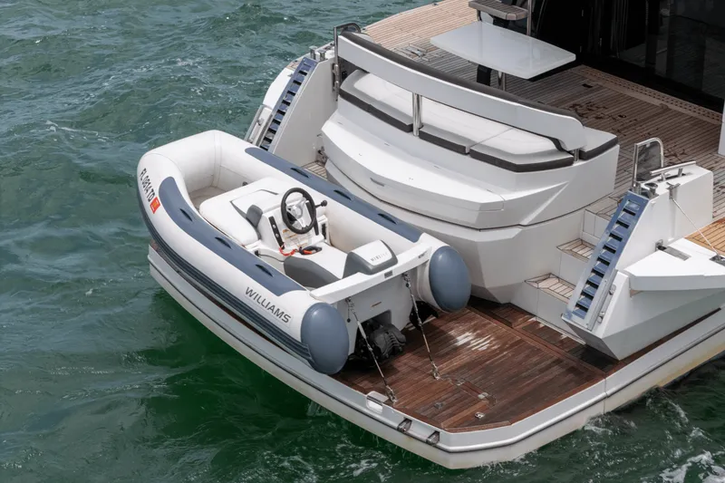 Slide: The Image of Galeon 500 Fly 2020 - 9