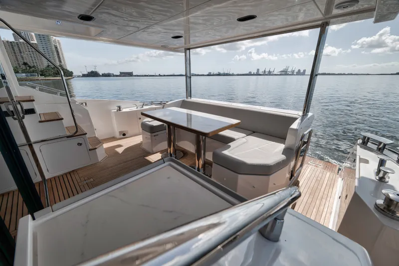 Slide: The Image of Azimut FLYBRIDGE 2022 - 34