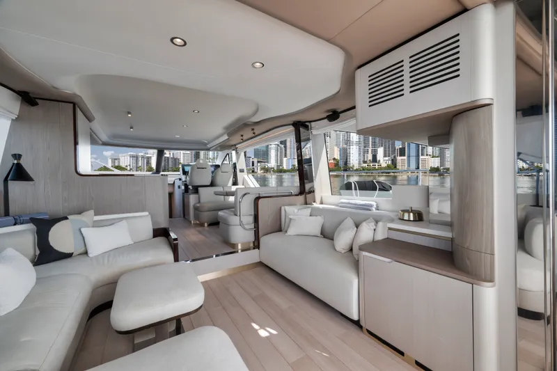 Slide: The Image of Azimut FLYBRIDGE 2022 - 38