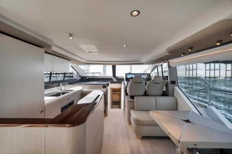 Slide: The Image of Azimut FLYBRIDGE 2022 - 42