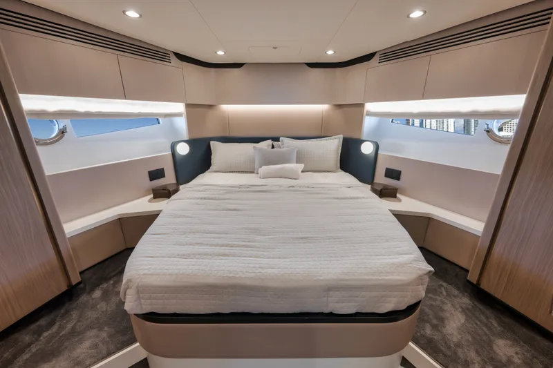 Slide: The Image of Azimut FLYBRIDGE 2022 - 53