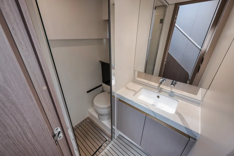 Slide: The Image of Azimut FLYBRIDGE 2022 - 54