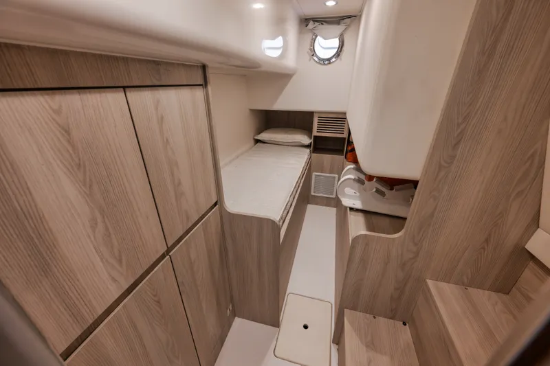 Slide: The Image of Azimut FLYBRIDGE 2022 - 58