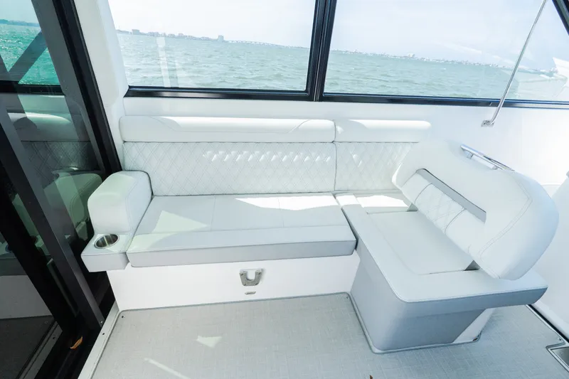 Slide: The Image of Regal 36XO 2023 - 34