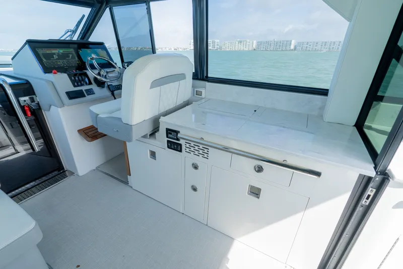 Slide: The Image of Regal 36XO 2023 - 35