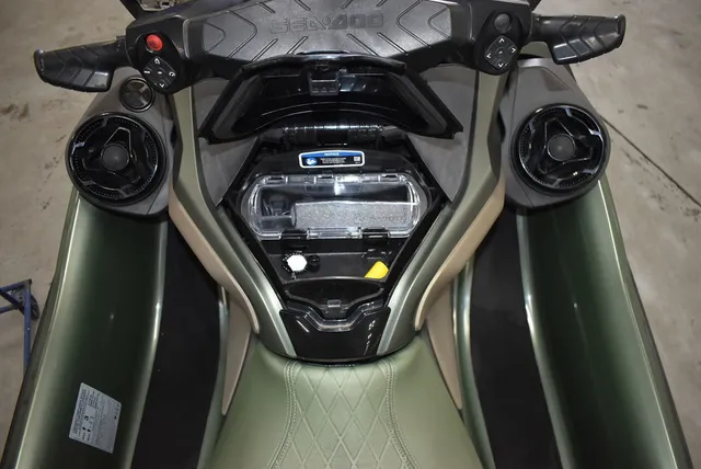Slide: The Image of Sea-Doo GTX 2022 - 11
