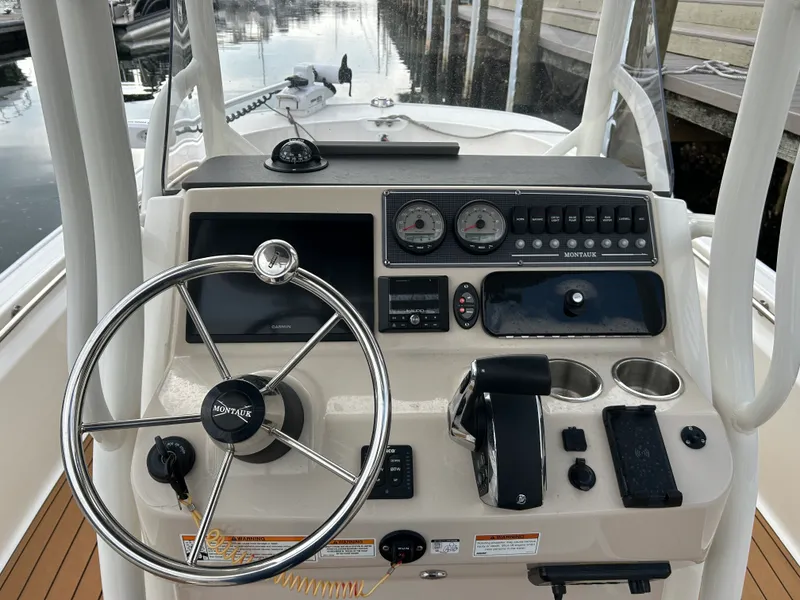 Slide: The Image of Boston Whaler 210 Montauk 2023 - 12