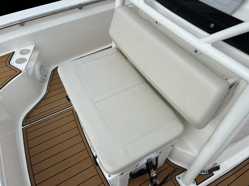 Slide: The Image of Boston Whaler 210 Montauk 2023 - 14