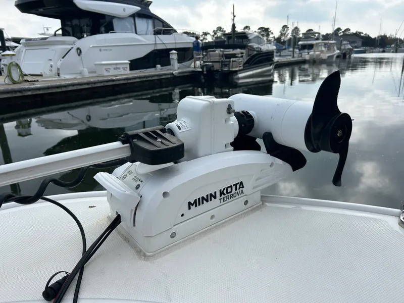 Slide: The Image of Boston Whaler 210 Montauk 2023 - 18