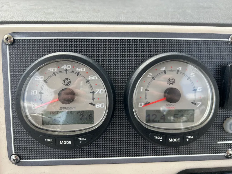 Slide: The Image of Boston Whaler 210 Montauk 2023 - 20