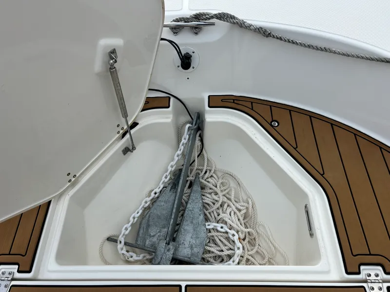 Slide: The Image of Boston Whaler 210 Montauk 2023 - 22