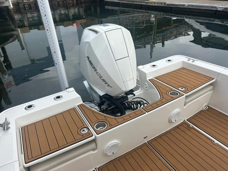 Slide: The Image of Boston Whaler 210 Montauk 2023 - 7