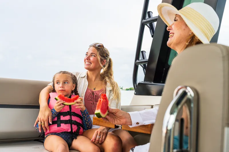 Slide: The Image of Boston Whaler 330 Vantage 2026 - 16