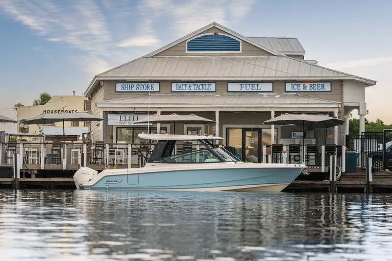 Slide: The Image of Boston Whaler 330 Vantage 2026 - 3