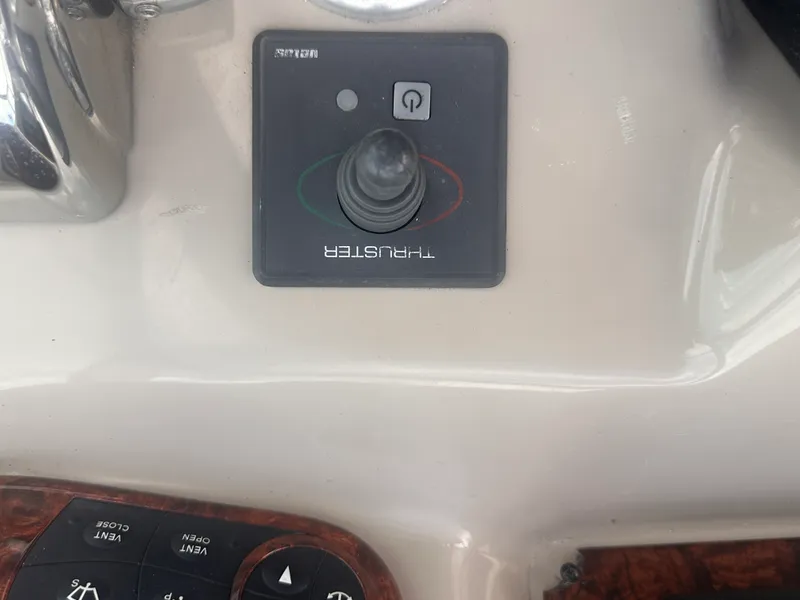 Slide: The Image of Sea Ray 320 Sundancer 2006 - 18