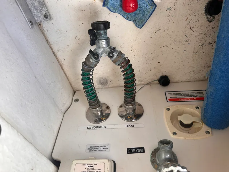 Slide: The Image of Sea Ray 320 Sundancer 2006 - 26