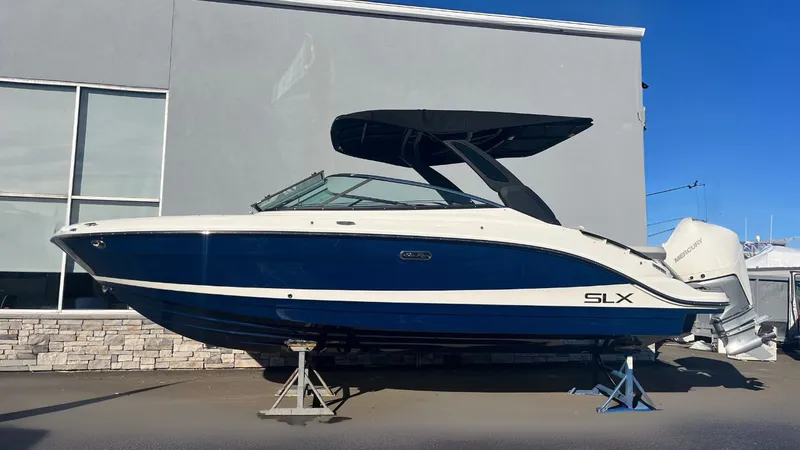 The Image of Sea Ray SLX 260 Outboard 2026 - 0