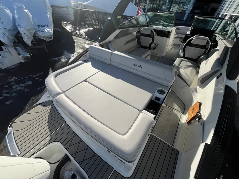 Slide: The Image of Sea Ray SLX 260 Outboard 2026 - 11