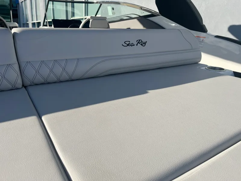Slide: The Image of Sea Ray SLX 260 Outboard 2026 - 12